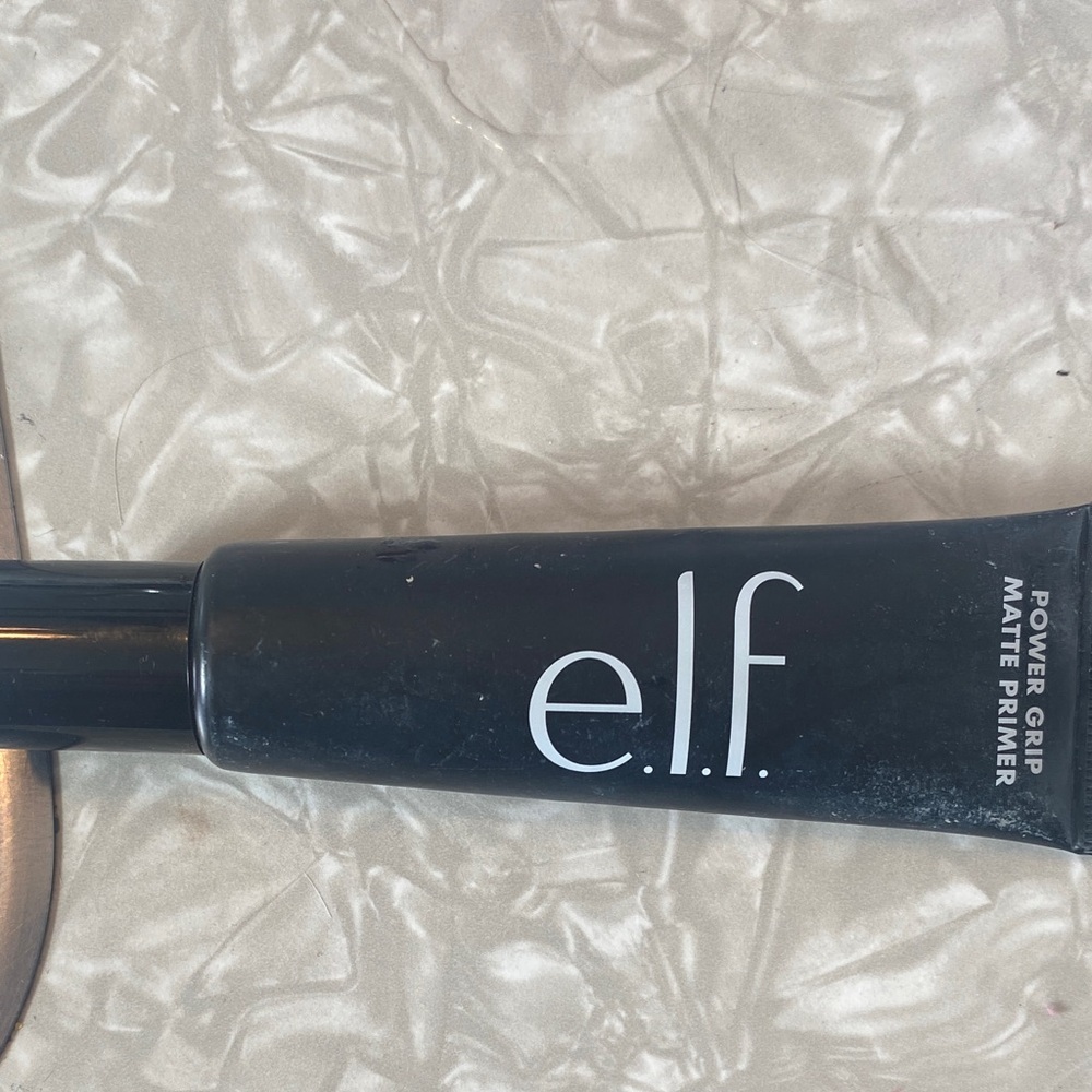 ELF Power Grip Matte Primer - Sleek Black Tube